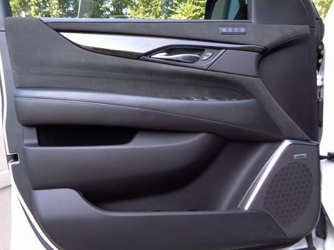 Used 2019 Cadillac Escalade ESV Platinum image 15