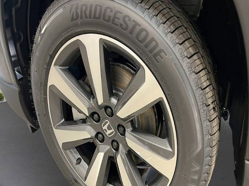 New 2025 Honda Pilot Touring image 13