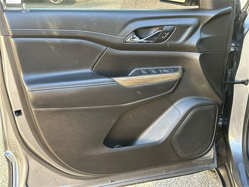 Used 2022 GMC Acadia SLE w/ Elevation Edition image 20