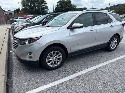Used 2019 Chevrolet Equinox LT w/ Sun & Navigation Package AWD/4WD image 3