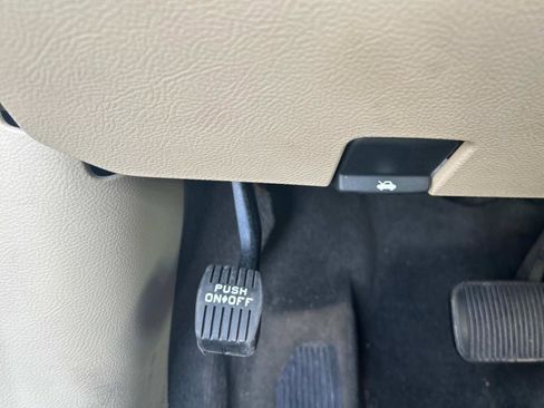 Used 2015 Ford Taurus SEL w/ Equipment Group 201A image 19