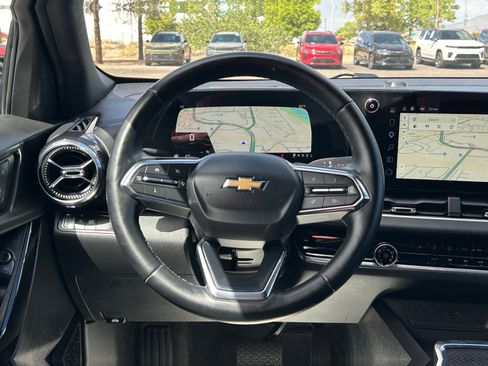 Used 2025 Chevrolet Equinox LT FWD image 9