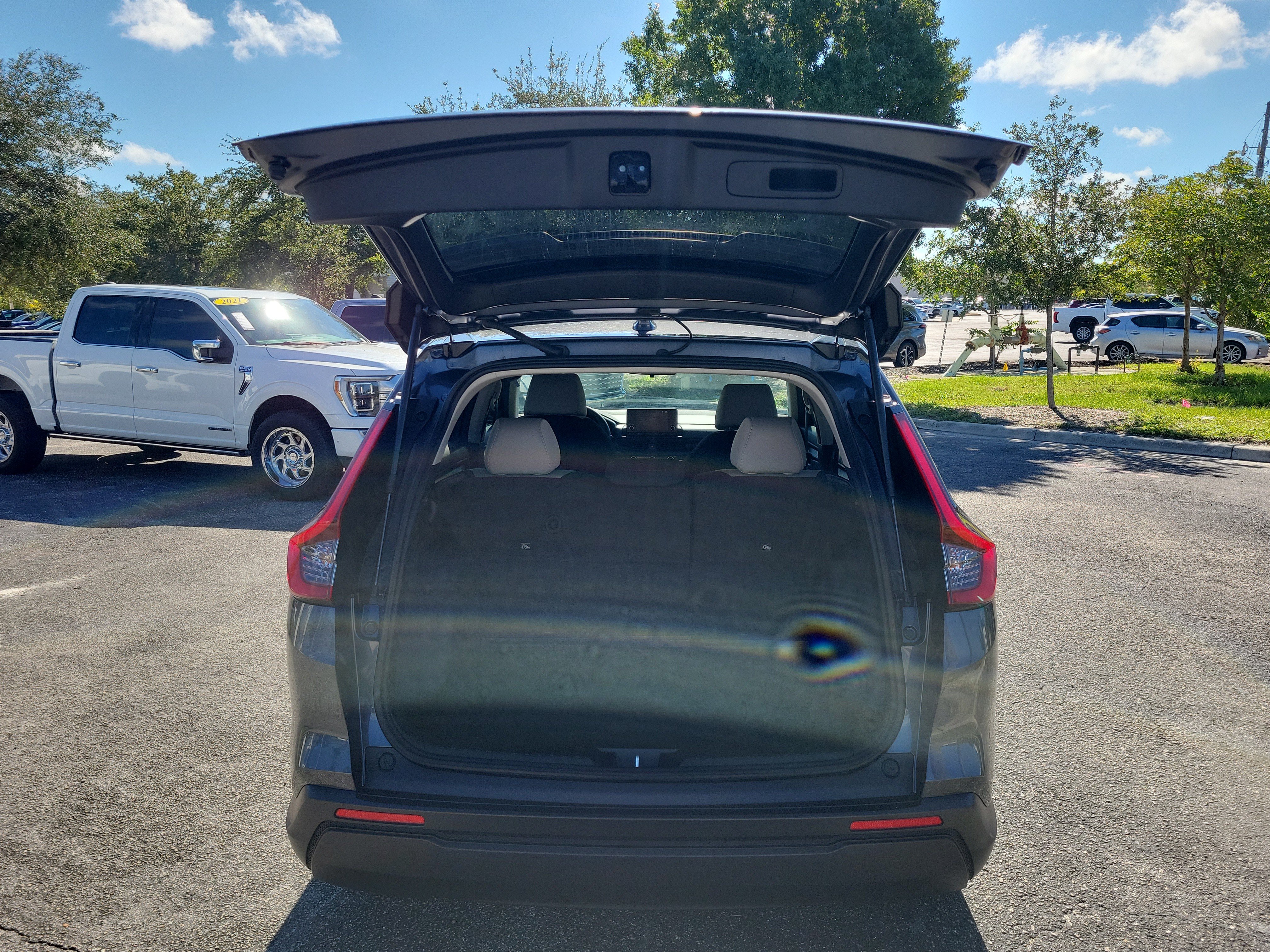 Used 2025 Honda CR-V EX image 11