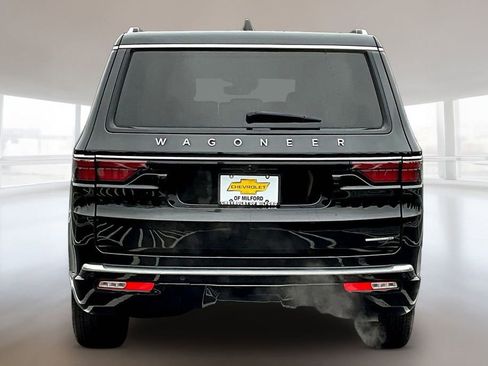 Used 2024 Jeep Wagoneer Series II w/ Flexible Seating Group AWD/4WD image 5
