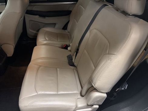 Used 2018 Ford Explorer XLT w/ Equipment Group 202A image 29