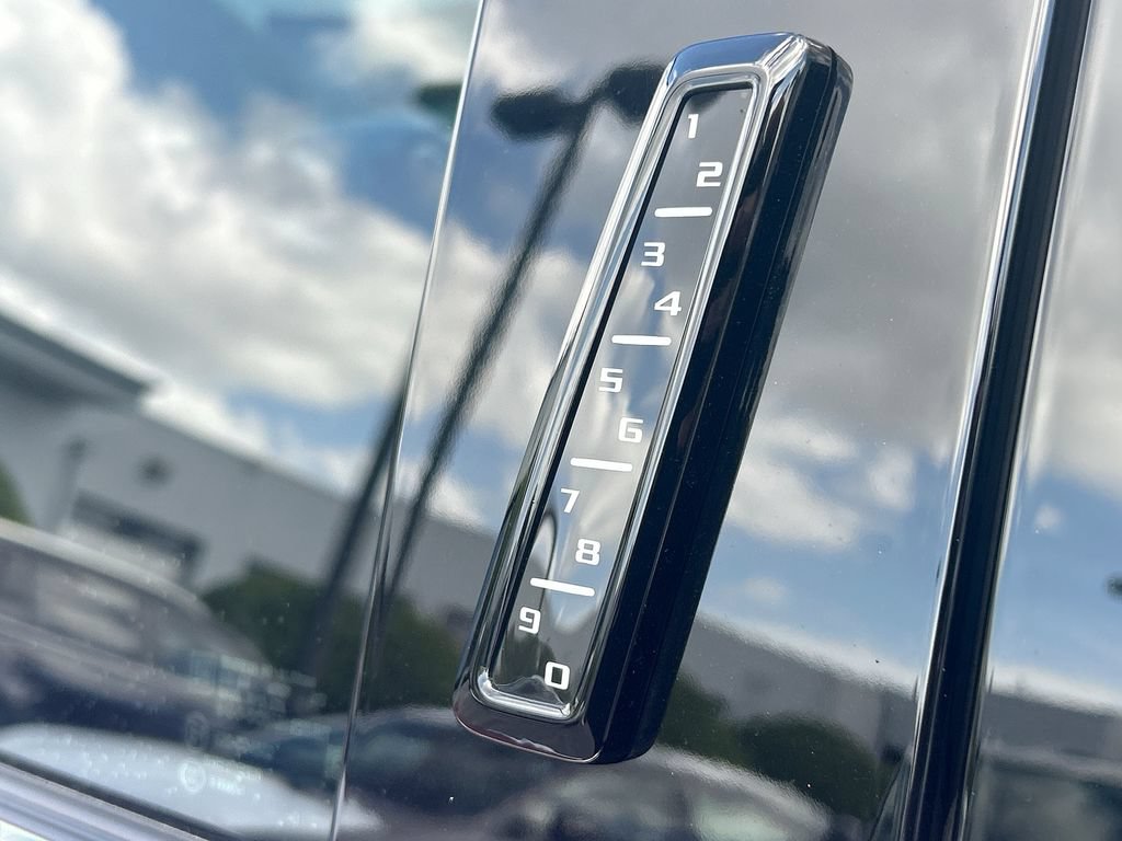 Used 2024 Chevrolet Tahoe High Country RWD image 16