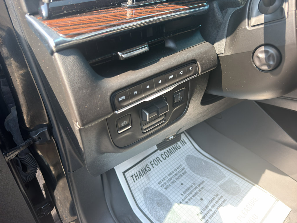 Used 2023 Cadillac Escalade Premium Luxury w/ Performance Package AWD/4WD image 19