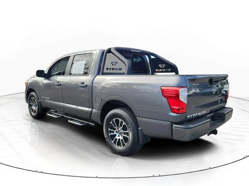 Used 2024 Nissan Titan SV w/ SV Convenience Package image 3