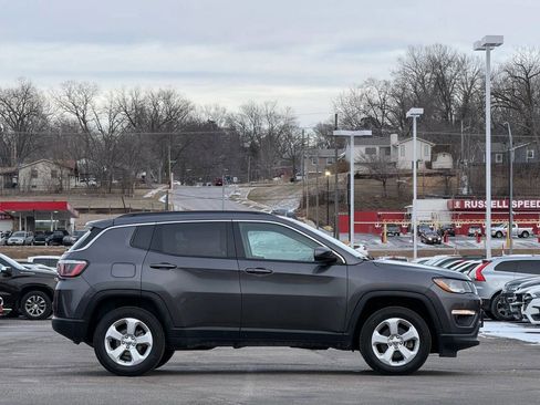 Used 2019 Jeep Compass Latitude w/ Cold Weather Group image 6