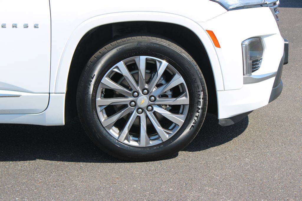 Used 2023 Chevrolet Traverse Premier FWD image 12