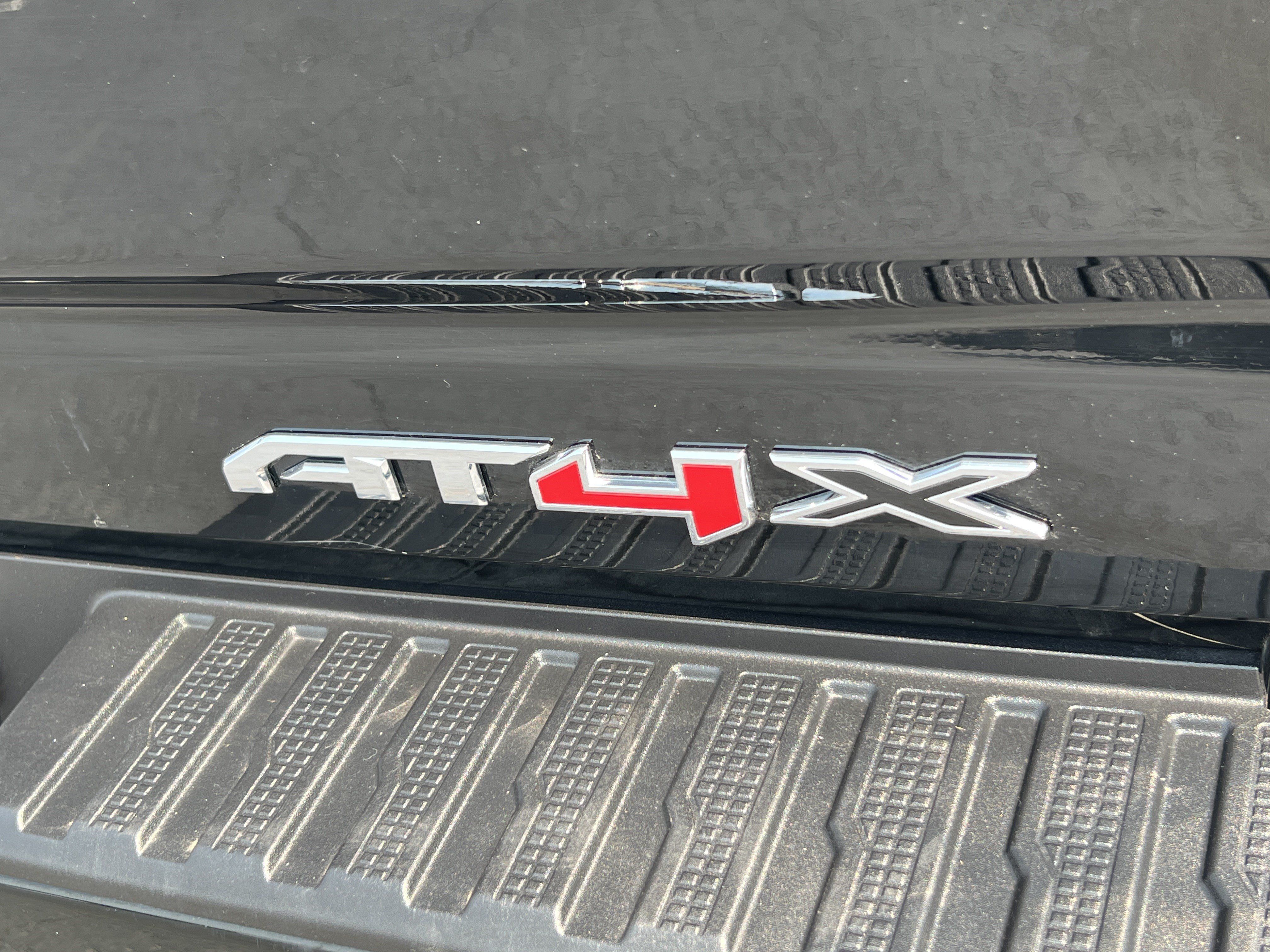 Used 2024 GMC Sierra 2500 AT4X AWD/4WD image 9
