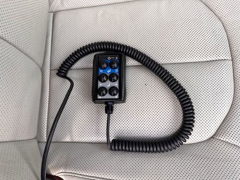 Used 2017 Chrysler Pacifica Limited image 25