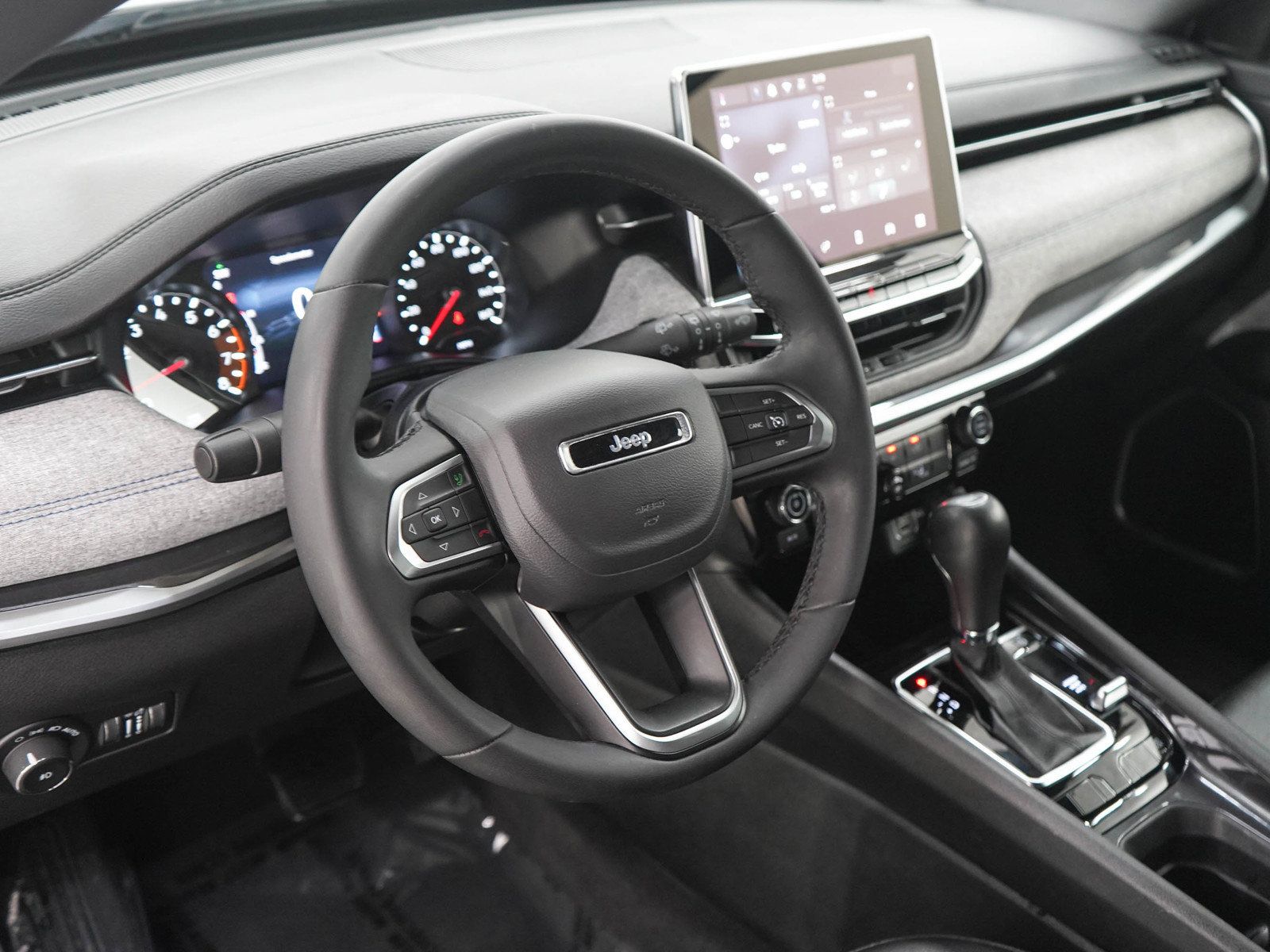 Used 2024 Jeep Compass Latitude AWD/4WD image 20