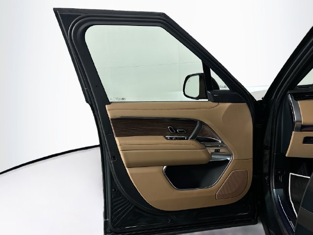 New 2026 Land Rover Range Rover Long Wheelbase SE AWD/4WD image 11