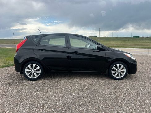 Used 2012 Hyundai Accent SE FWD image 6