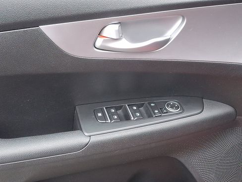 Used 2023 Kia Forte LXS image 11