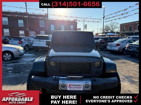 Used 2011 Jeep Wrangler Unlimited Sahara w/ Connectivity Group image 8