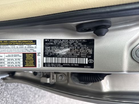Used 2015 Toyota Camry LE FWD image 29