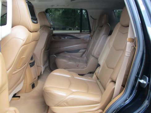 Used 2016 Cadillac Escalade Platinum image 15