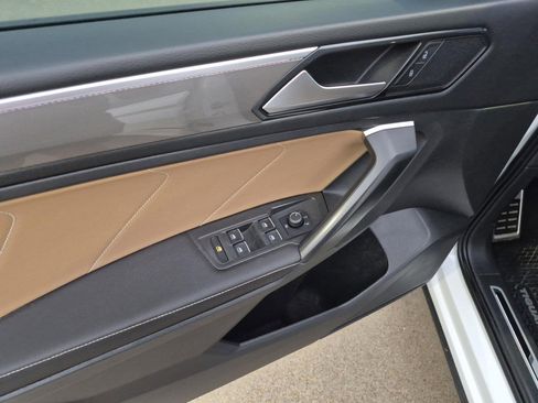 Used 2022 Volkswagen Tiguan SE R-Line image 13