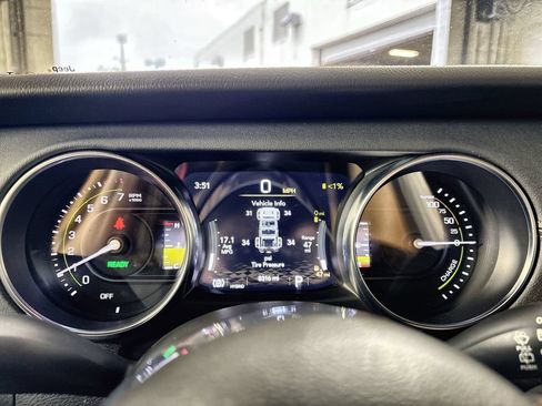 Used 2022 Jeep Wrangler Unlimited Sahara AWD/4WD image 10