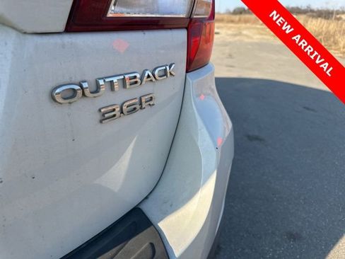 Used 2017 Subaru Outback 3.6R Touring w/ Popular Package #5A image 5
