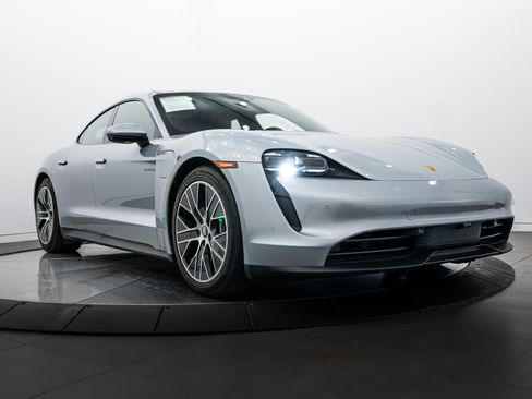 Certified 2021 Porsche Taycan image 9