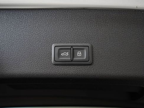 Used 2021 Audi e-tron Premium w/ Convenience Plus Package AWD/4WD image 22