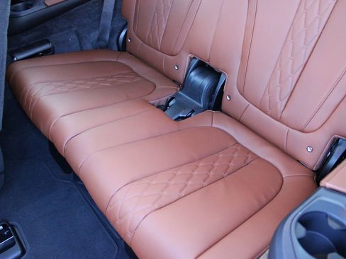 New 2026 BMW X7 M60i image 24