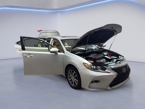 Used 2016 Lexus ES 300h image 7