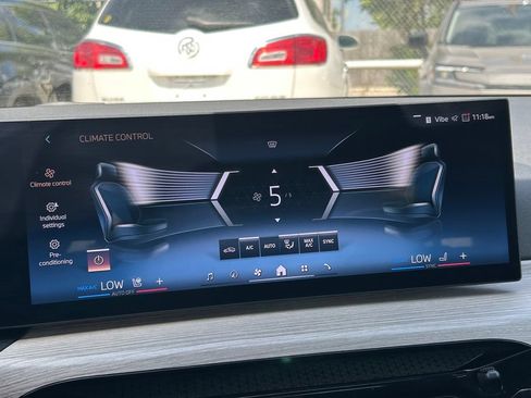 Used 2025 BMW 330i Sedan RWD image 33