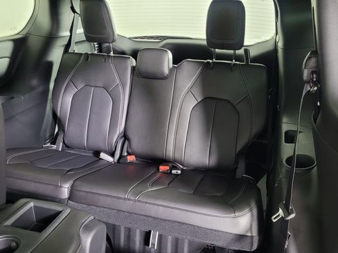 New 2026 Chrysler Pacifica Select image 29