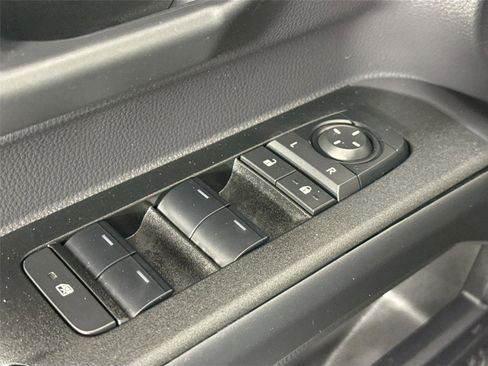 Certified 2025 Toyota 4Runner SR5 AWD/4WD image 26