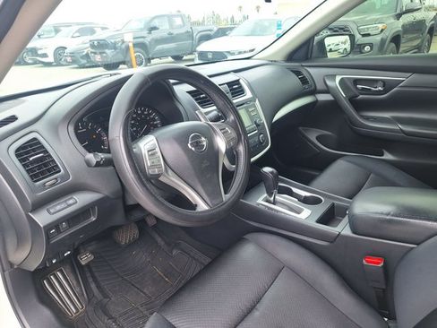 Used 2017 Nissan Altima 2.5 SR w/ Midnight Edition Package FWD image 8