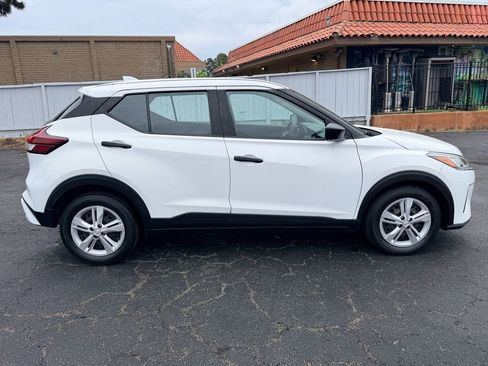 Used 2021 Nissan Kicks S image 7