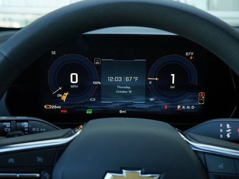 New 2025 Chevrolet Equinox EV LT image 17