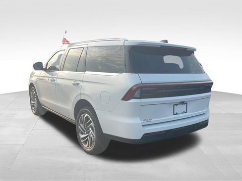 New 2027 Lincoln Navigator Reserve AWD/4WD image 3