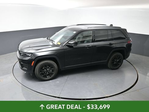 Used 2025 Jeep Grand Cherokee Altitude AWD/4WD image 47