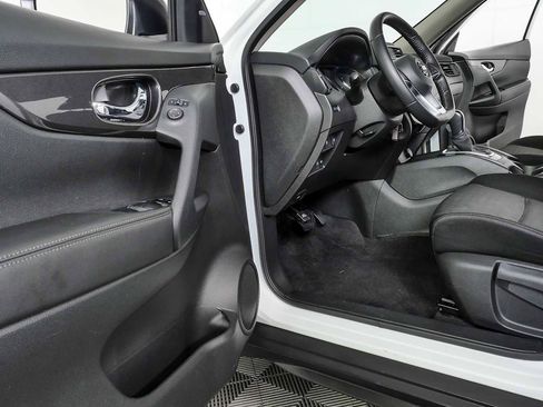 Used 2020 Nissan Rogue S w/ Special Edition Package FWD image 7