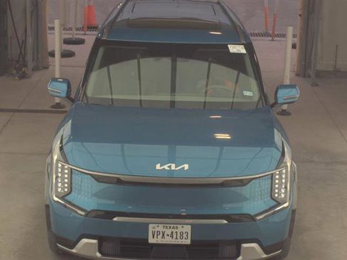 Used 2024 Kia EV9 Land AWD/4WD image 2