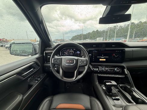Used 2025 GMC Sierra 1500 AT4 w/ AT4 Premium Package AWD/4WD image 8