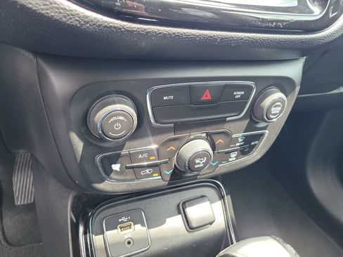 Used 2019 Jeep Compass Limited FWD image 32