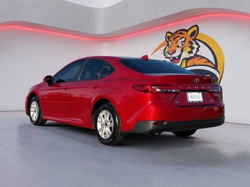 Used 2025 Toyota Camry LE w/ Convenience Package image 7