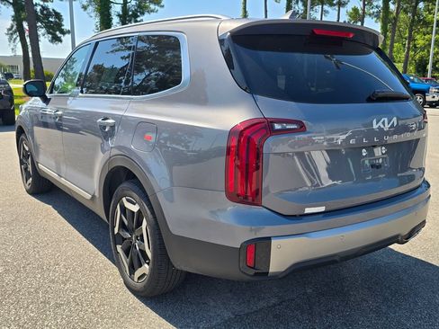 Used 2025 Kia Telluride S FWD image 3