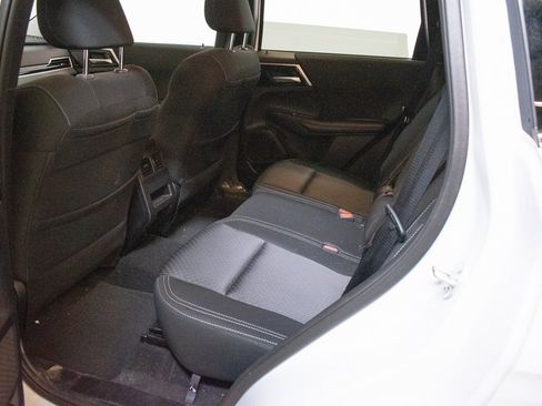 Used 2024 Mitsubishi Outlander ES image 22