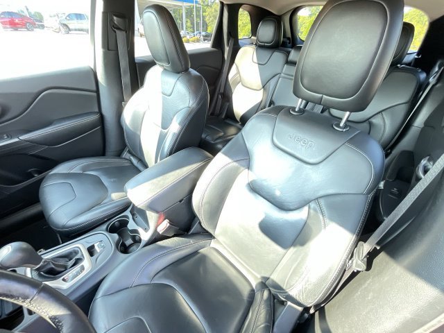 Used 2016 Jeep Cherokee Limited FWD image 11
