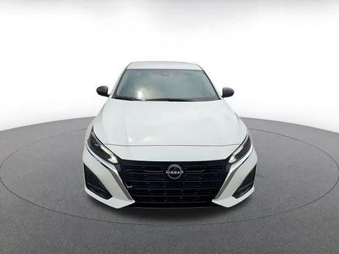 Used 2025 Nissan Altima 2.5 SV FWD image 4