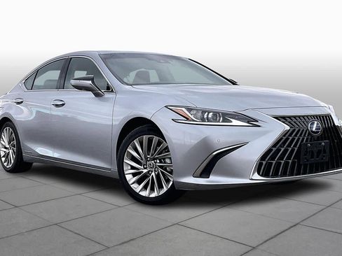 Used 2022 Lexus ES 300h w/ Luxury Package image 2