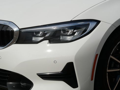 Used 2020 BMW 330i xDrive Sedan AWD/4WD image 16