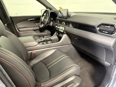 Used 2025 Honda Pilot TrailSport image 48